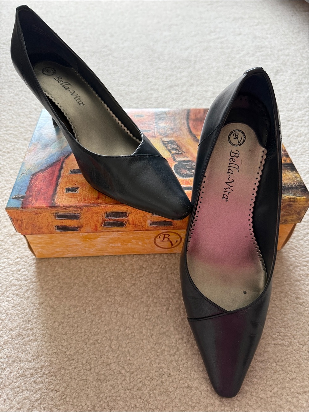 Bella Vita Navy Leather Pointed-Toe Pumps Size 9.5 M